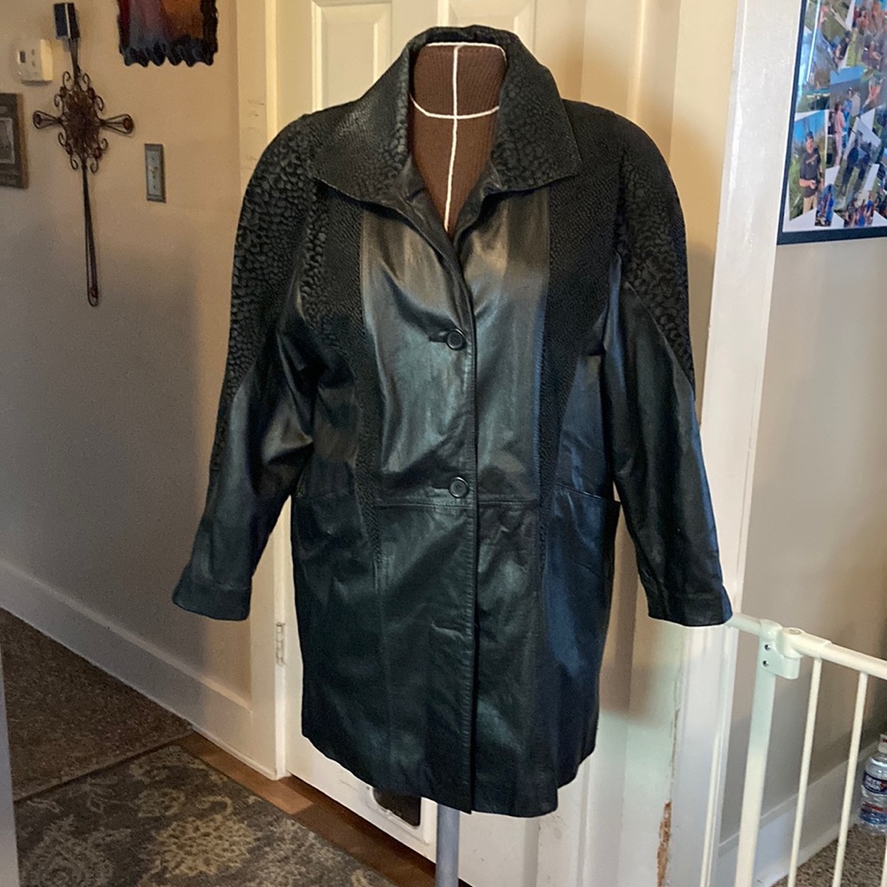 Onde vintage mid length black leather coat size M